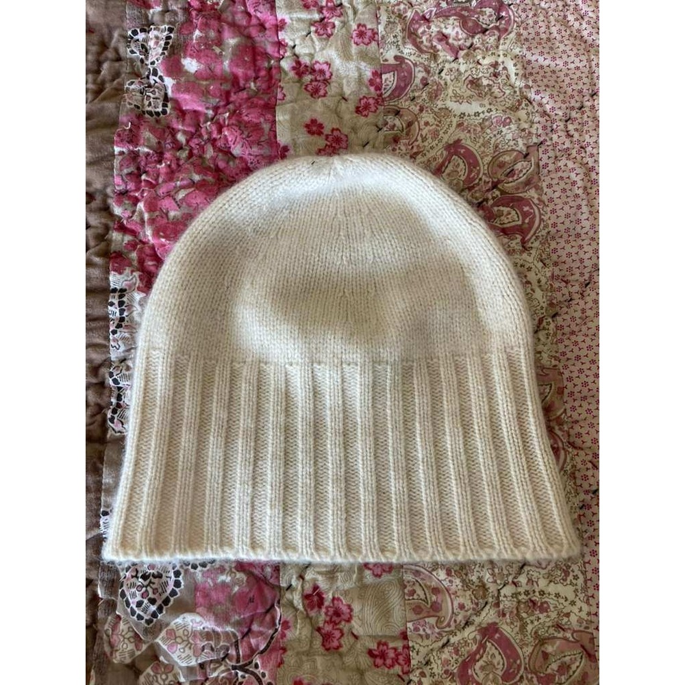 Banana Republic 100% Cashmere Beanie Hat Cream Ribbed Knit Winter Skull Cap